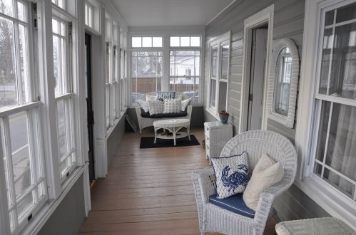 4 Fairview Ave, Nashua NH 03060-4105 exterior