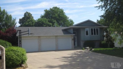 228 Applewood Dr, Roselle, IA 51401-3649