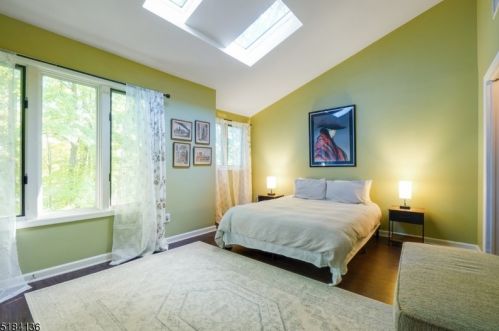 40 Augusta Dr, Annandale NJ  08801-1607 exterior