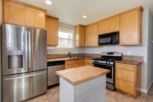 9665 Kent St, Elk Grove CA  95624-2432 exterior