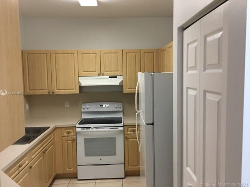 966 100th Ave, Hollywood FL  33024-4372 exterior