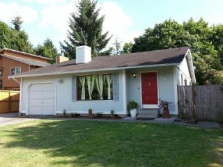 516 12th Ave, Puyallup, WA 98372-3882