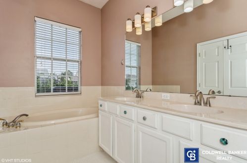 420 Islebay Dr, Ruskin FL  33572-3331 exterior