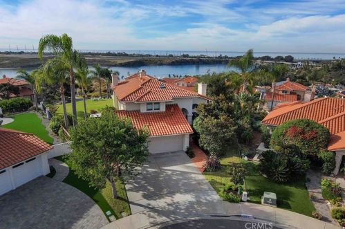4565 Sea Bluff Cir, Carlsbad CA  92008-3671 exterior