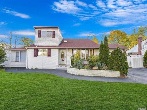 56 Oakley Dr, Huntington Station, NY 11746-3116