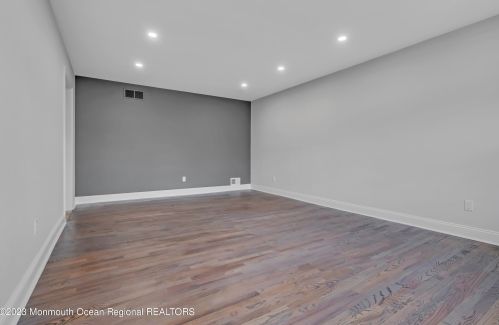 21 Kenneth Dr, Tinton Falls NJ  07712-2824 exterior