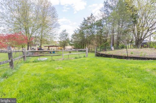 1733 Swamp Pike, Gilbertsville PA  19525-9704 exterior