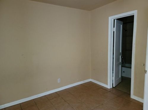 1616 Spurgeon St, Fort Worth, TX 76115-2236