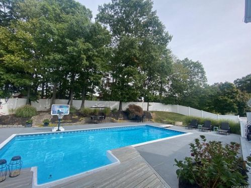 2 Dawson Rd, Thiells NY  10984-1508 exterior