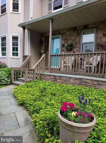 11 Canterbury Dr, Kennett Sq, PA 19348-2539