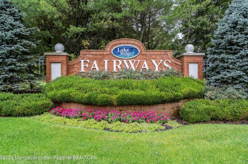 16 Wellington Ln, Lakewood NJ  08701-5736 exterior