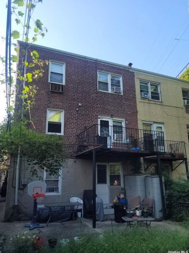 23-37 38th St, Long Island City, NY 11105-1631