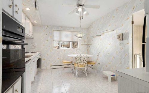 10 Pollok Pl, Hicksville NY 11801-2220 exterior