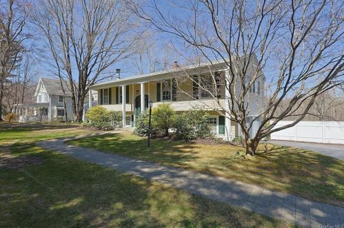 142 Loder Rd, Yorktown Hgts NY  10598-3911 exterior