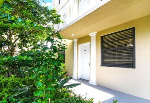 3521 Village Blvd, West Palm Beach, FL 33409-7420
