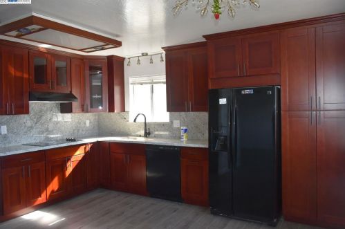 25291 Spring Dr, Hayward CA 94542-1928 exterior