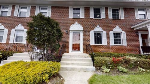 465 Hopi Ct, Airmont, NY 10901-4128