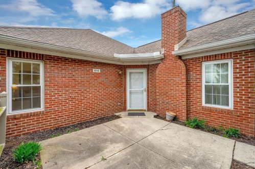 614 Hampton Woods Dr, Marion, OH 43302-6469