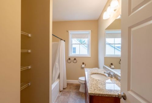 2 Sugar Plum Ln, Londonderry NH  03053-3300 exterior