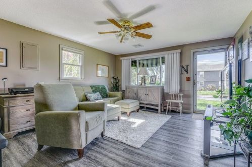 1 Kathy St, South Kingstown RI  02882-5040 exterior