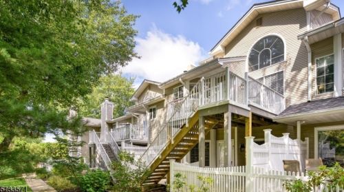 32 Bentley Ct, Bedminster, NJ 07921-1417