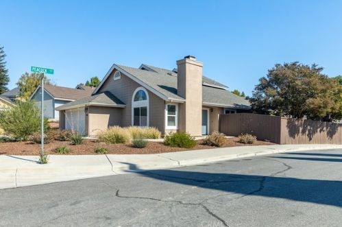 49 Mockingbird Ln, Templeton, CA 93465-9811