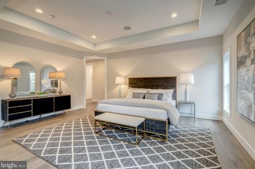 6580 Brooks Pl, Falls Church VA  22044-1105 exterior