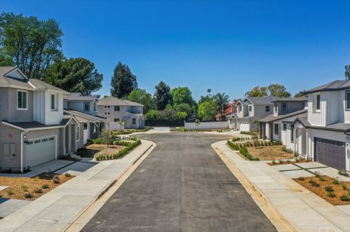 17309 Lemay St, Van Nuys CA 91406-5400 exterior