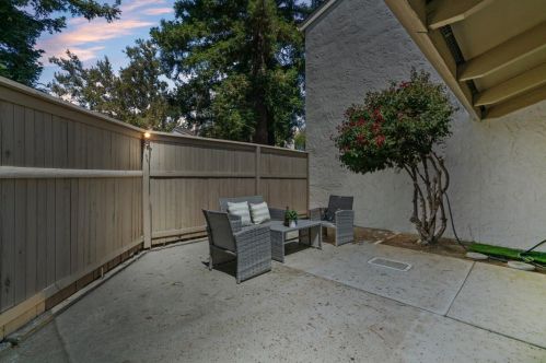 19309 Vineyard Ln, Saratoga, CA 95070-4545