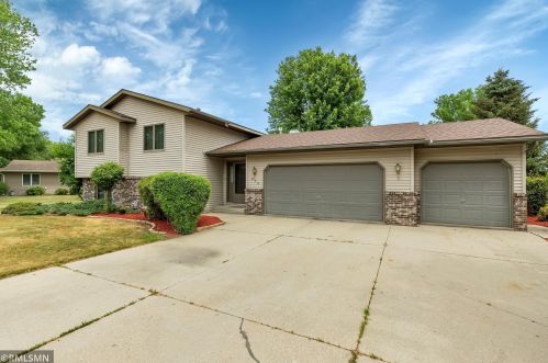 575 Spruce St, Paynesville, MN 56362-2042