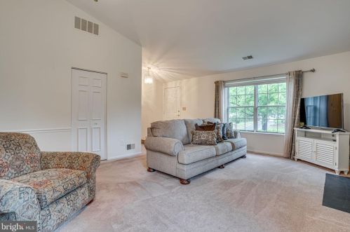 13511 Coates Ln, Herndon, VA 20171-4012