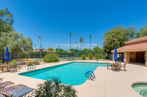 8812 Riviera Dr, Scottsdale AZ  85260-5814 exterior