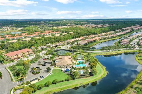 6633 Marbella Ln, Naples FL  34105-5048 exterior