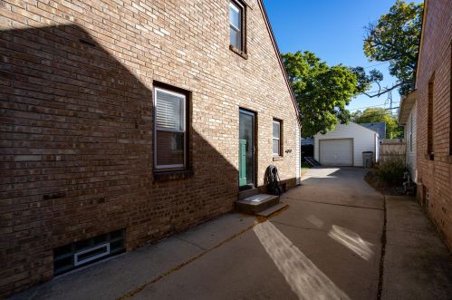 200 79, Milwaukee WI 53219-1707 exterior