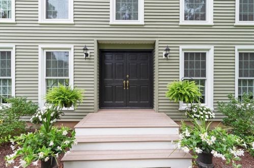 55 Lancelot Dr, North Haven, CT 06473-1015