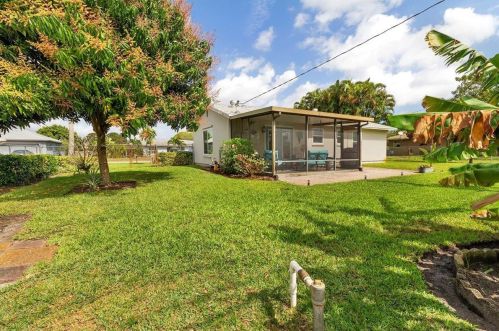 5324 Greenwood Dr, Delray Beach FL  33484-1133 exterior