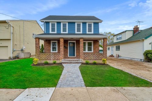 3 Baylis Pl, Lynbrook NY  11563-4203 exterior