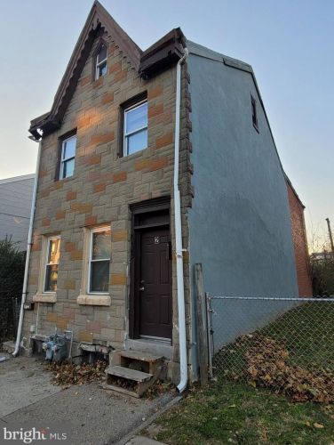 533 Arch St, Norristown, PA 19401-5026