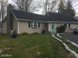 507 Shore Dr, Branford CT  06405-6230 exterior