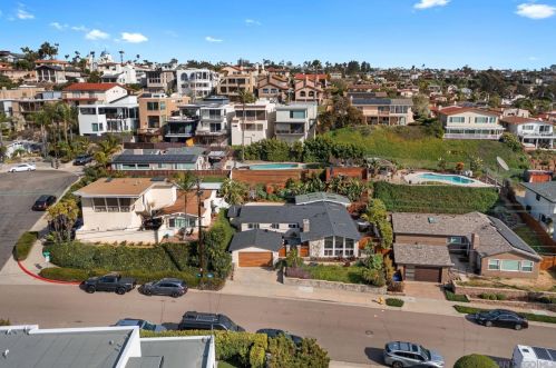 2875 Lloyd St, San Diego CA 92117-6031 exterior