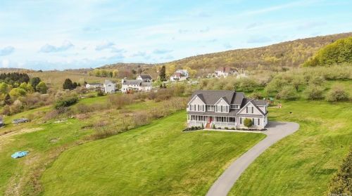 6 Austin Way, Marlborough NY  12542-5539 exterior