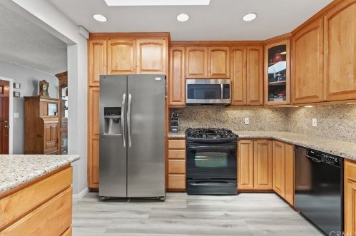 10421 La Cima Dr, Whittier CA  90603-2233 exterior