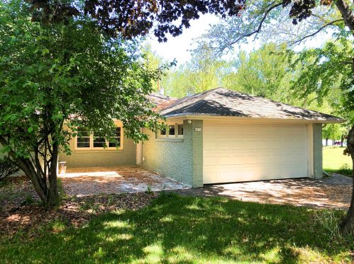 4430 Grace Ave, Thiensville, WI 53092-2139