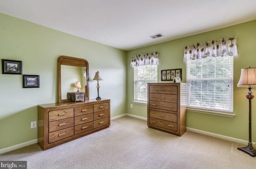 527 Rugby Ct, Purcellville VA  20132-3415 exterior