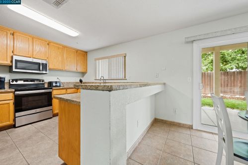 932 Anderson Cir, Woodland CA  95776-5100 exterior