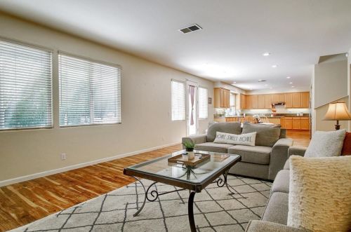 361 Majestic Dr, Hollister CA  95023-7032 exterior