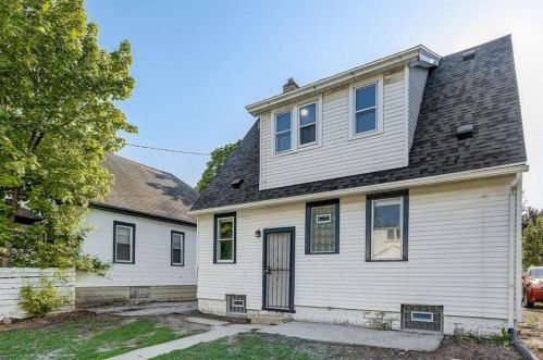 5808 38th St, Milwaukee WI  53209-4024 exterior