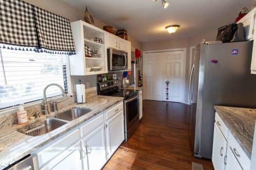 1426 Hagood Ave, Barnwell, SC 29812-2069