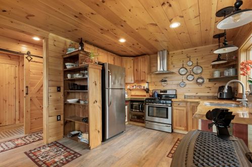 127 Bennett Hl Rd, Columbia NH  03576-3308 exterior