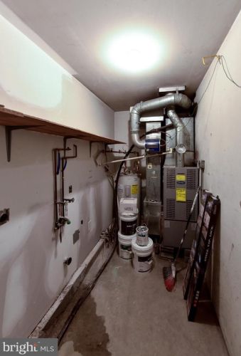 5 Holly Ct, Blenheim NJ  08012-5303 exterior